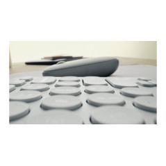 Logitech 920-012227 teclado Ratón incluido Universal RF Wireless + Bluetooth QWERTY Español Grafito
