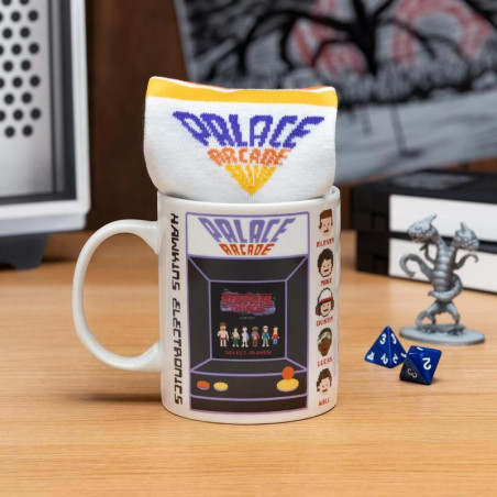 Set taza y calcetines paladone stranger things